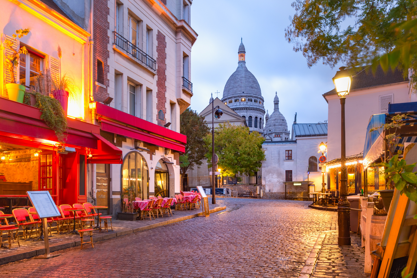 Montmartre district – cafés, Sacré-Cœur, Place du Tertre, and local artists