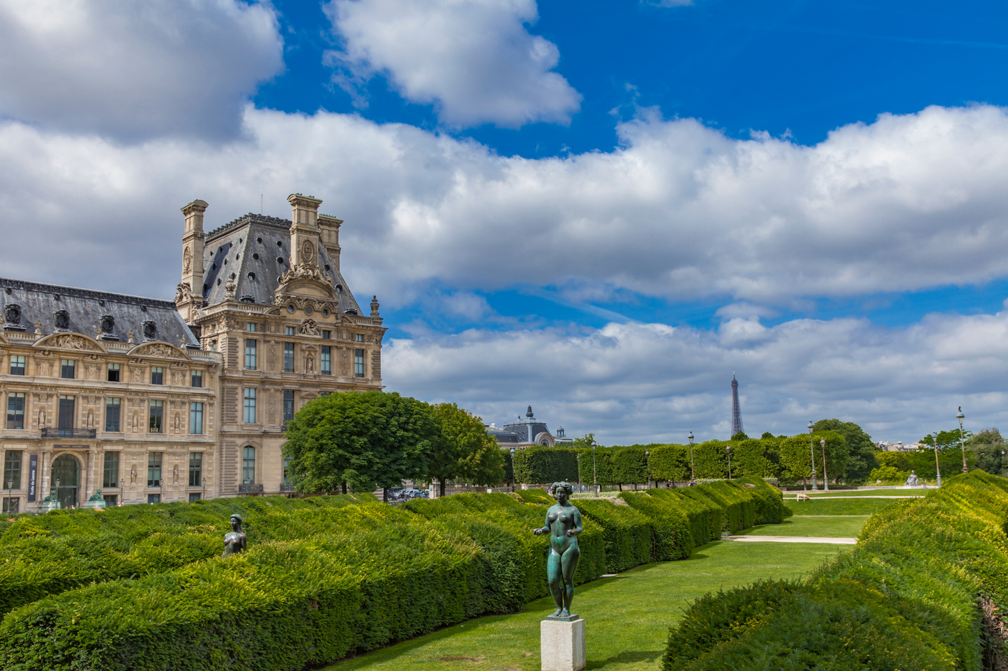 Tuileries Garden with Tour Eiffel View in the background in the center of Paris guided tour visit with a local Parisian guide Louvre district